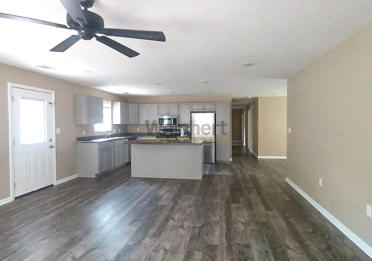 Spacious Newer 4-Bedroom Home with Fenced Backyard — Photo 3