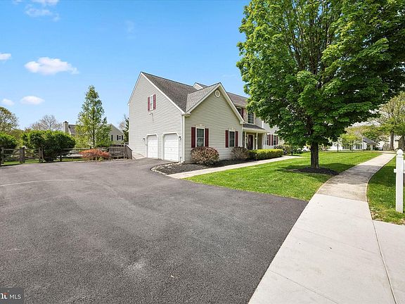 4th image of 27 Twin Creeks Dr