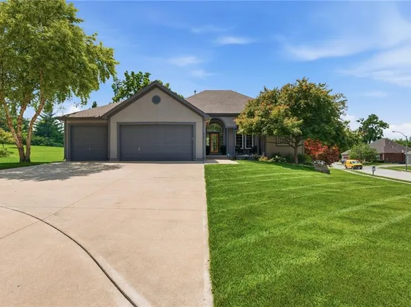 523 Brookwood Ln, Raymore, MO 64083