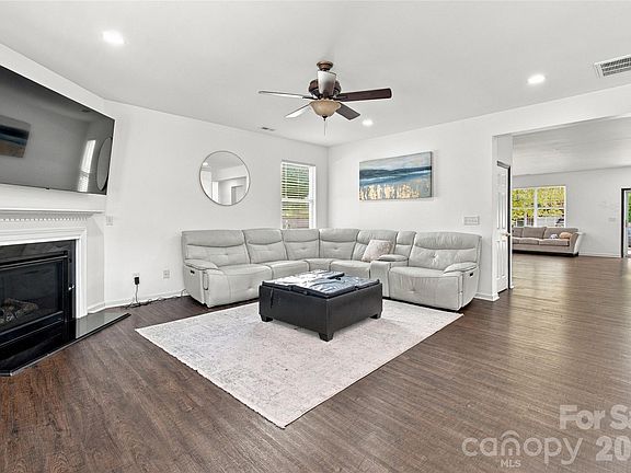 4th image of 1119 Spicewood Pines Rd