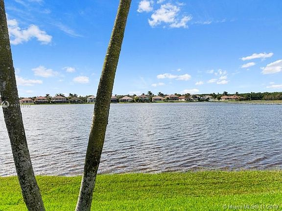 4th image of 1625 Salerno Cir