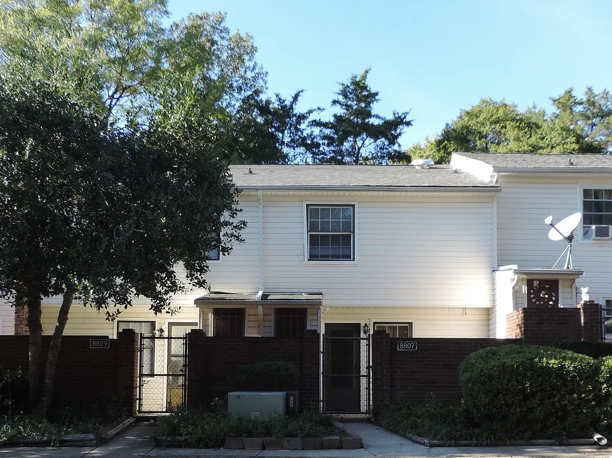 Building Photo - 8807 Hunter Ridge Dr