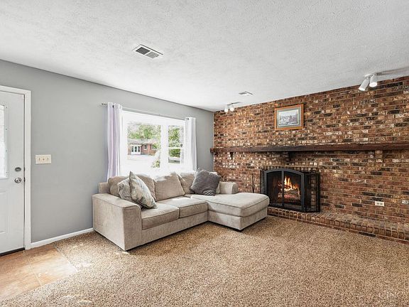 3rd image of 510 Elm Dr