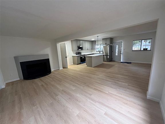 3rd image of 2580 Euston Rd #0