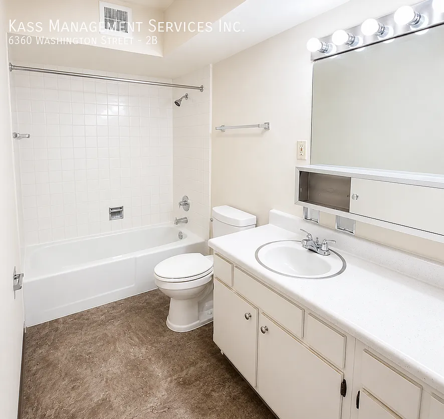 Recently Rehabbed 2 Bedroom in Oak Lawn w/ Tons of Natural Light — Photo 4