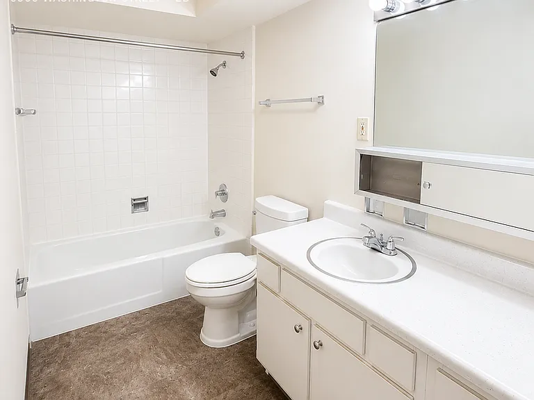 6360 Washington St #2B — Photo 4