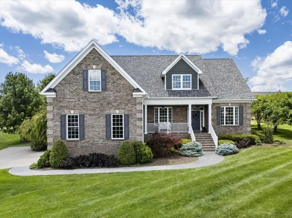 6461 Teeth Of The Dog Dr, Radford, VA 24141