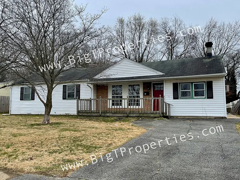 16 W Clairmont Dr — Photo 1