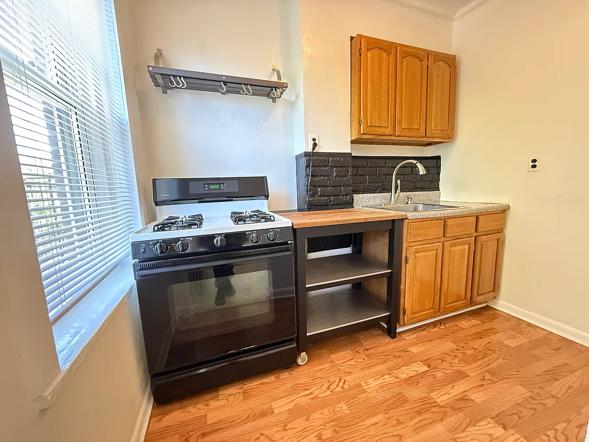 Building Photo - 295 Kingsland Ave #2