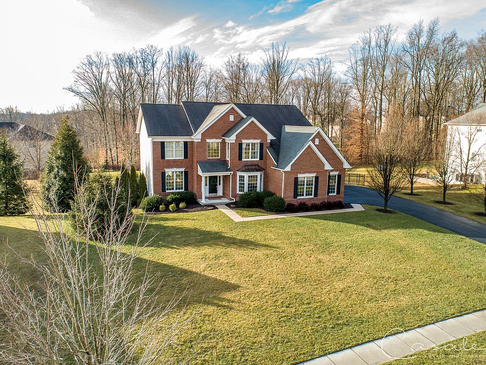 1st image of 906 Cedarday Dr