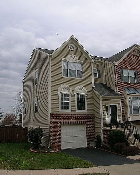1st image of 5609 Glenwood Mews Dr