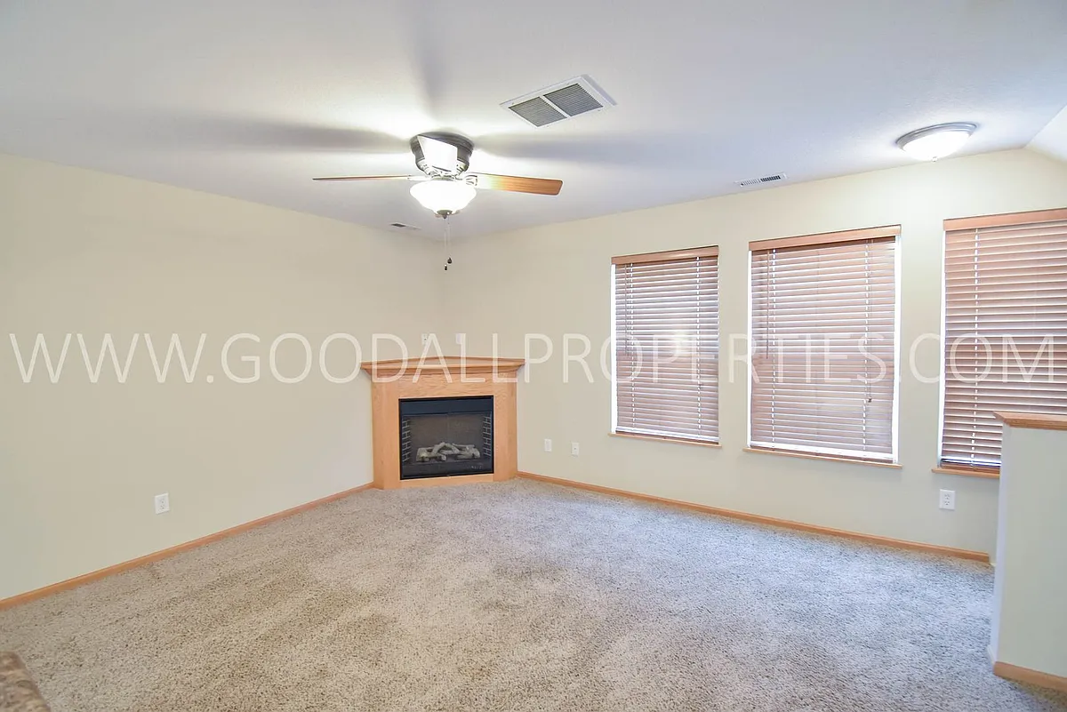 Building Photo - 15229 Alpine Dr