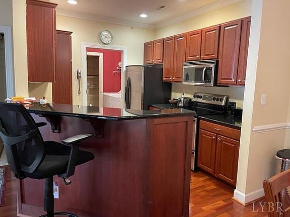 3rd image of 605 Wyndhurst Dr APT 304