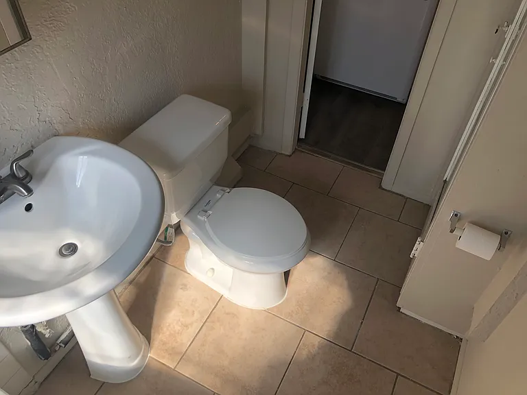 Spacious and Unique, Updated UNM Studio w/ All Utilities Included — Photo 10