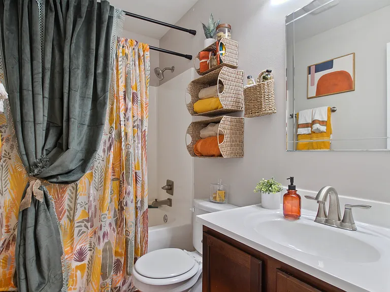 Emerald Pointe Apartment Homes — Photo 18