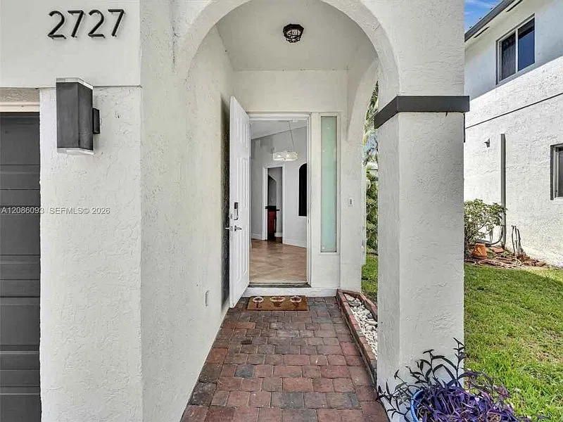 2727 Treasure Cove Cir — Photo 2