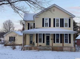 111 E Washington St, Mount Sterling, IL 62353