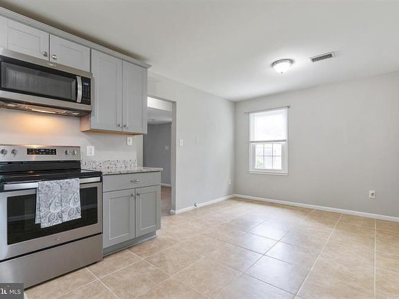 5th image of 14806 Emberdale Dr