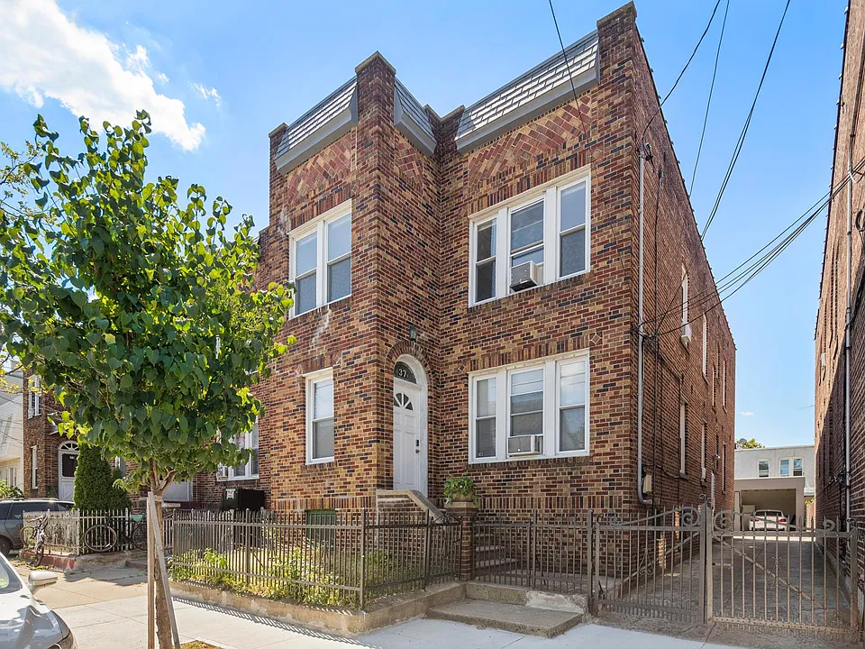 37 Saint Pauls Ave #2