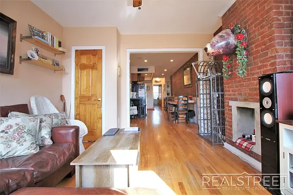 Rented by Real Street Inc | media 11