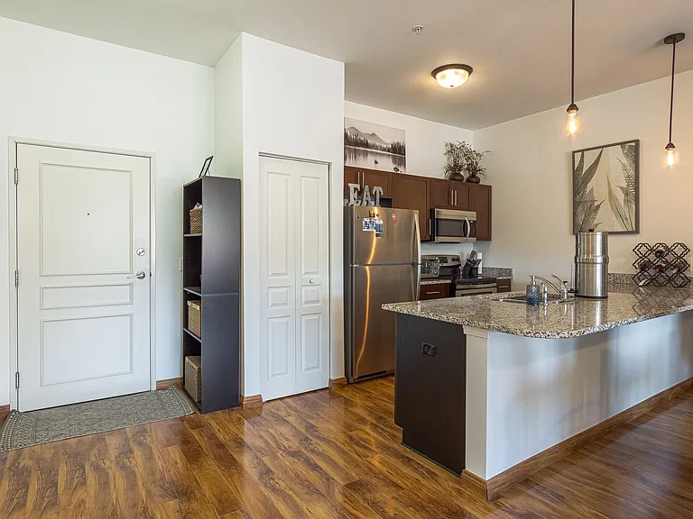 134 N Leroy St #302 — Photo 2