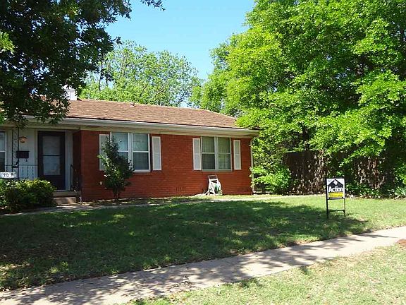 4th image of 303 Mistletoe Dr