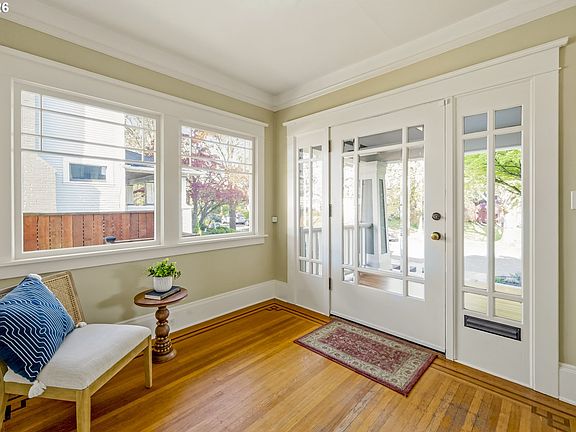 4th image of 3017 NE 12th Ave