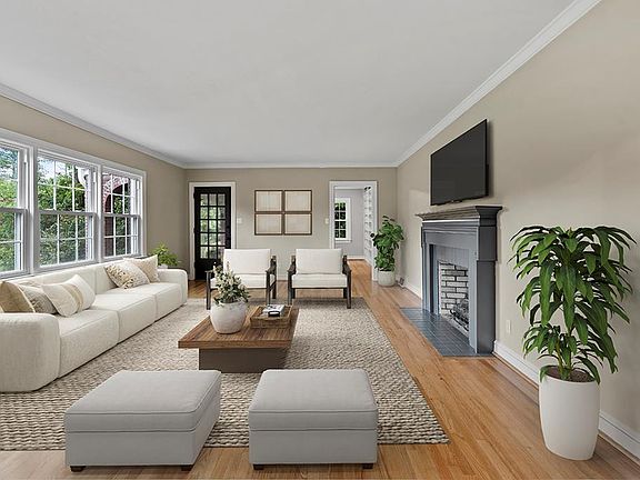 2nd image of 138 Ridgewood Cir