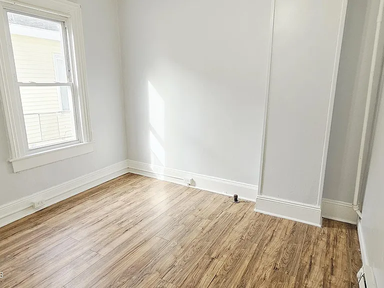 1319 Washburn St #1 — Photo 5