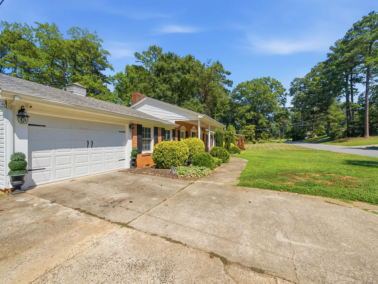 3 bed, 2.5 bath, $2,050 — Photo 4