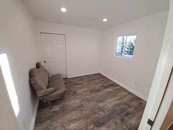 4th image of 512 Sampson St