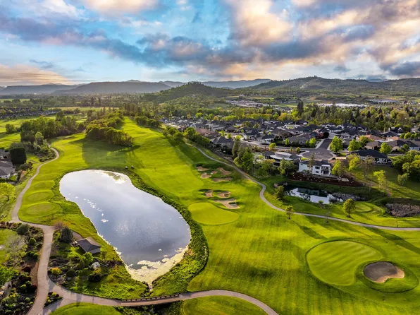 32 Pebble Creek Dr, Eagle Pt, OR 97524