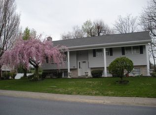 32 Heritage Rd, Akron, PA 17501