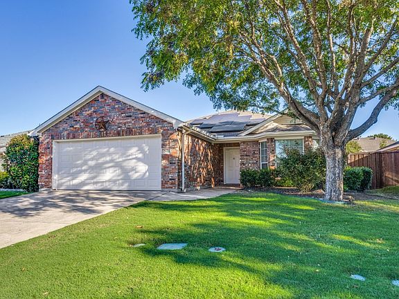 2nd image of 2616 Emerald Ln