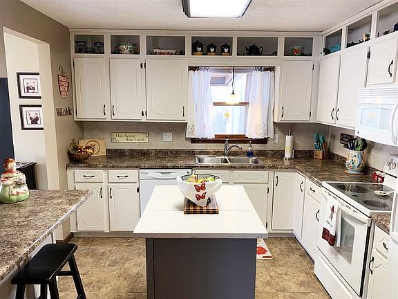 5th image of 1732 Denholm Dr