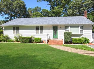 10 Crotty Ct, Lake Grove, NY 11755