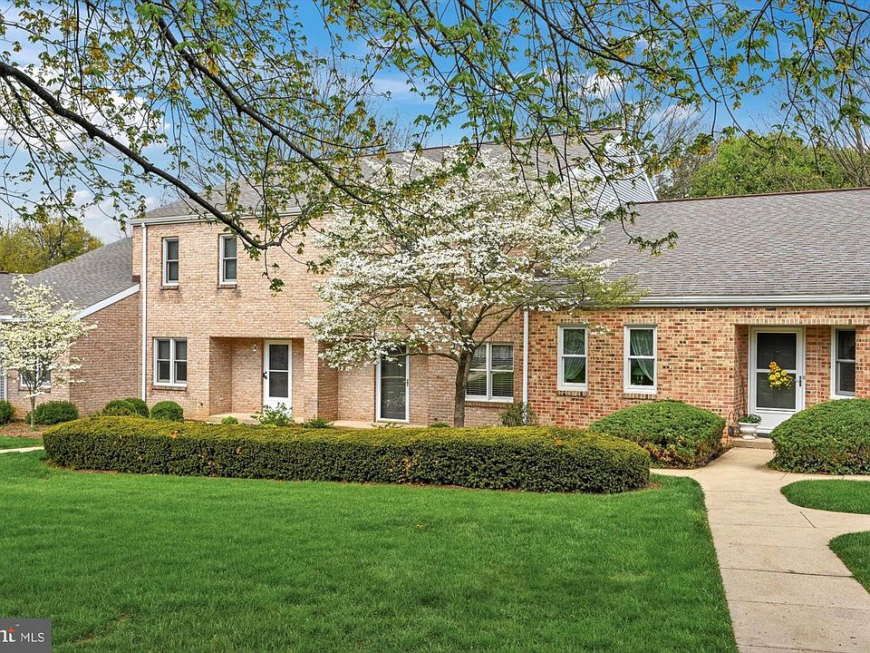 1st image of 26 Woodland Est