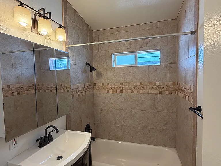 2474 Elden Ave #B — Photo 13
