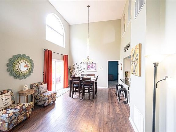 4th image of 844 Sunset Cir