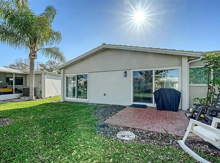 131 Whispering Sands Cir #V-33 — Photo 36