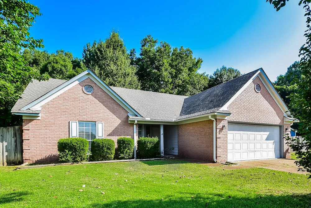 3 bed, 2.0 bath, 1451 sqft, $1,785 — Photo 3