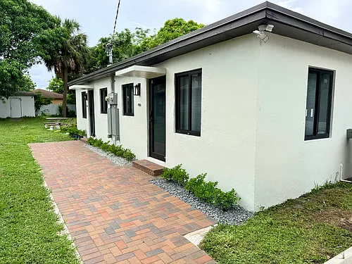 605-607 NW 15th Ave #605 Photo 1