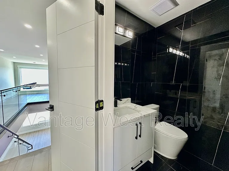 3608 Silver Way — Photo 32