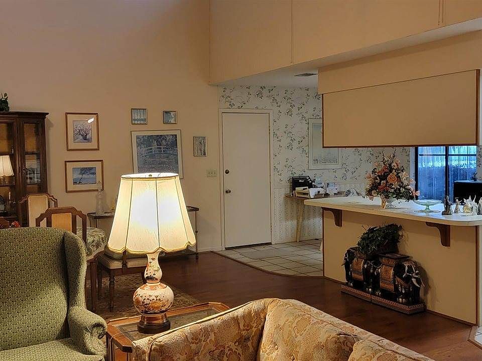 2nd image of 314 Curacao Way