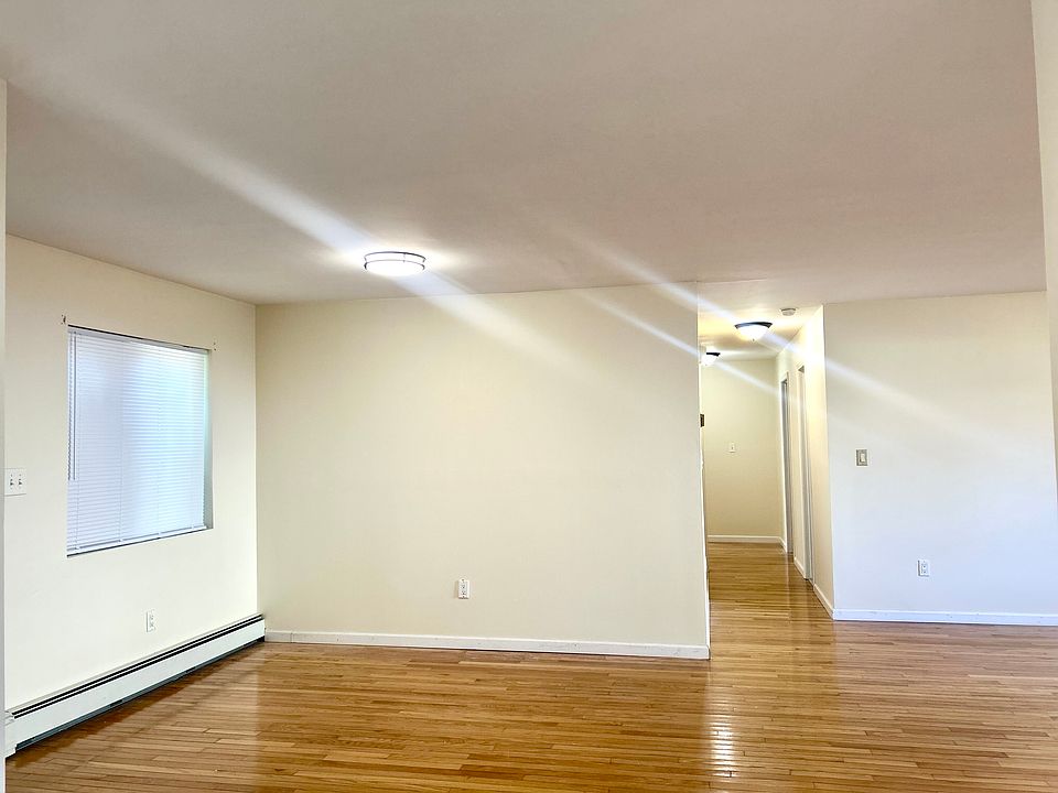 entry and dinning area