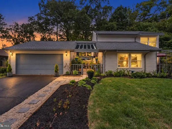 523 Sugarland Run Dr, Sterling, VA 20164
