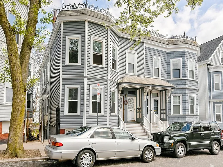 748 E 3rd St #2 — Photo 16