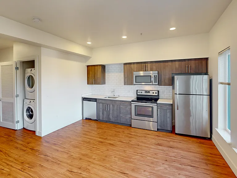 Dunn Motors Apartments — Photo 37