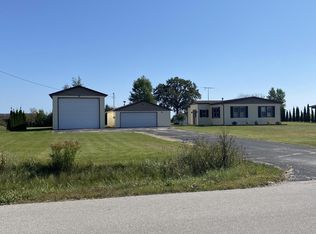 5205 Wagon Wheel Rd, Manitowoc, WI 54220