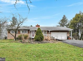 405 Mill Rd, Womelsdorf, PA 19567